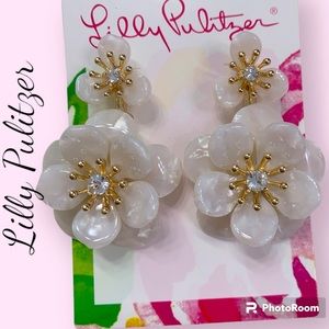 NWT Lilly Pulitzer Moonlight Garden Flower Earrings in Resort White